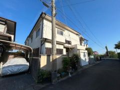現況解体前の古家が建っています