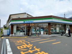 ファミリーマート伏見京町店